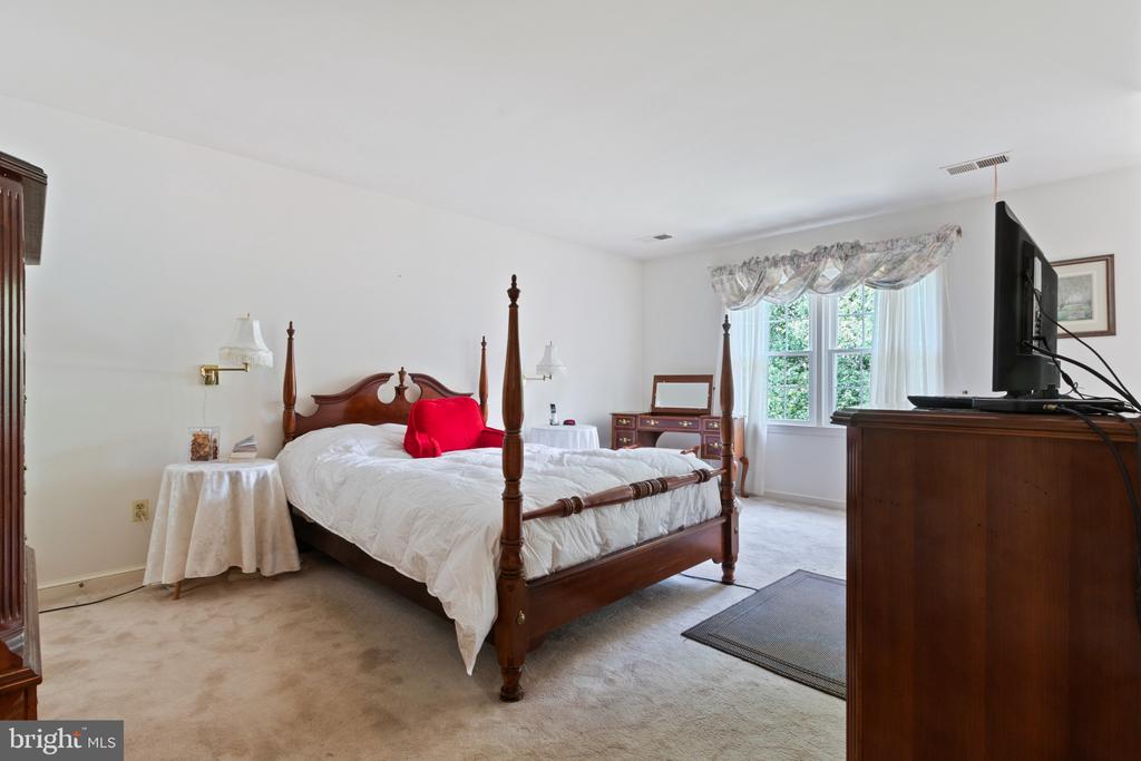 4122 FERRY LANDING ROAD