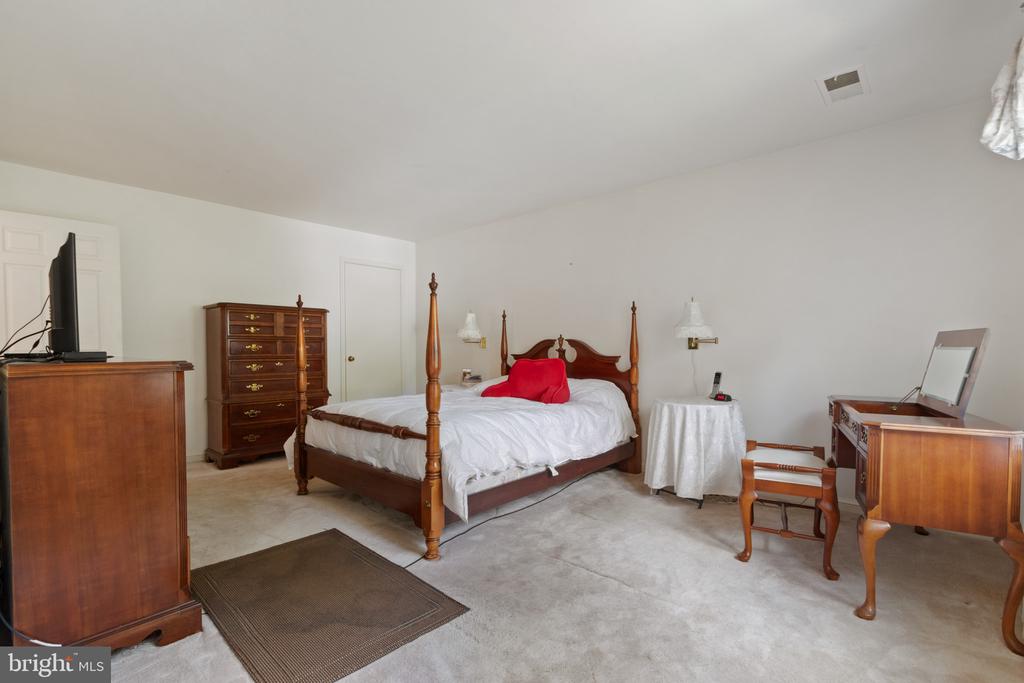 4122 FERRY LANDING ROAD