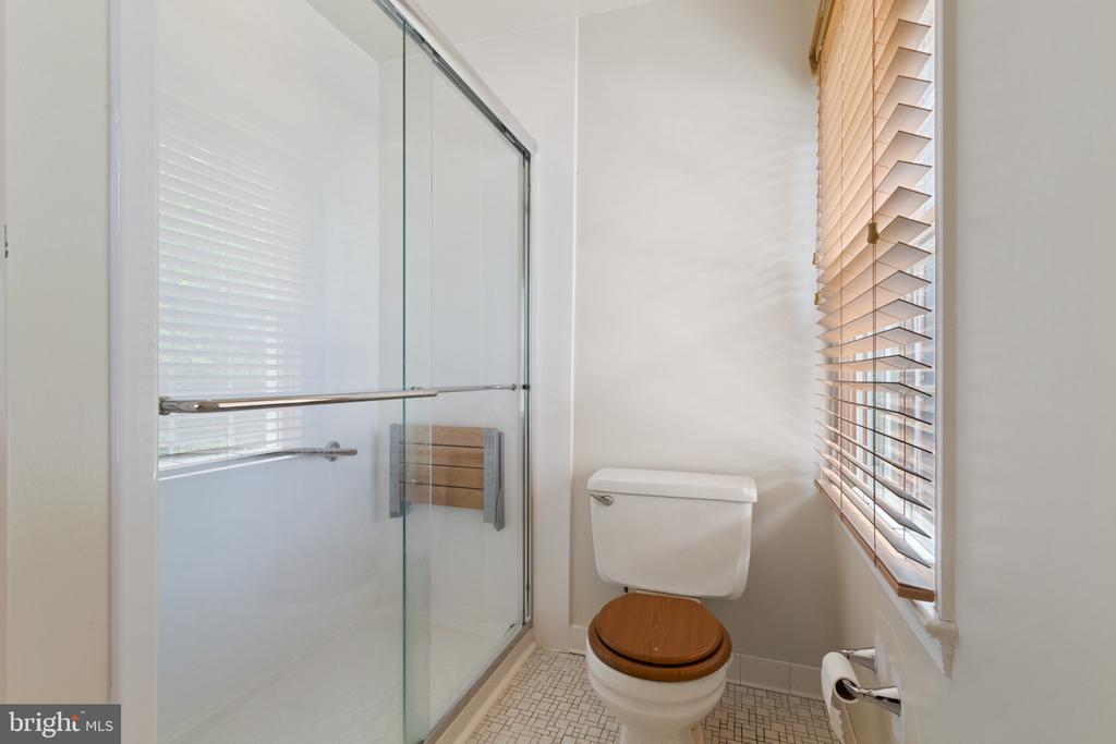 4122 FERRY LANDING ROAD