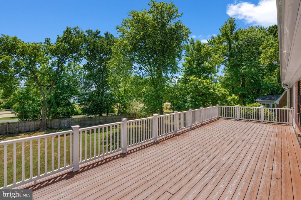 824 EMERALD DRIVE