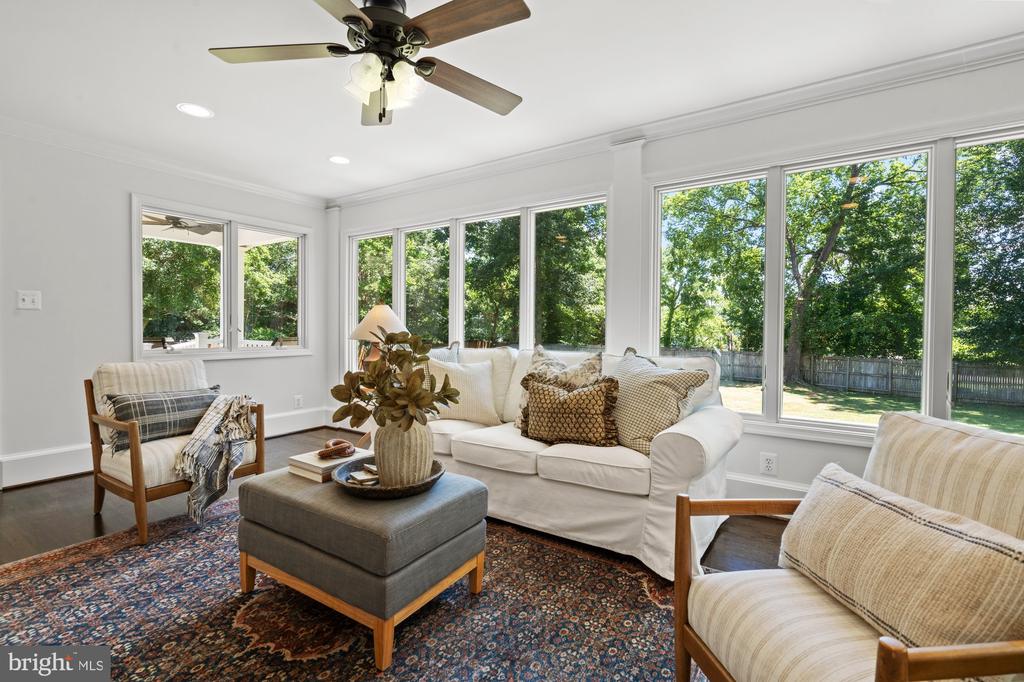 824 EMERALD DRIVE