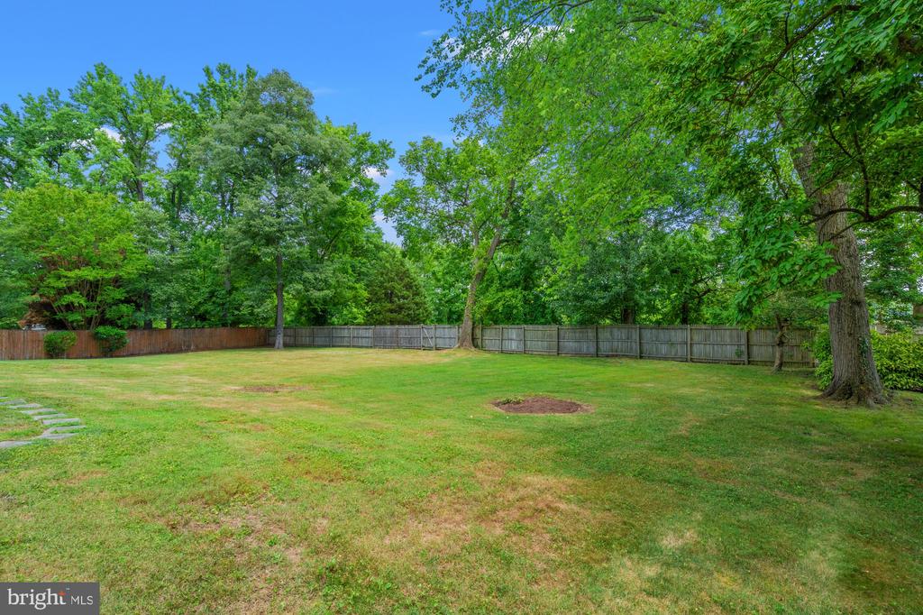 824 EMERALD DRIVE