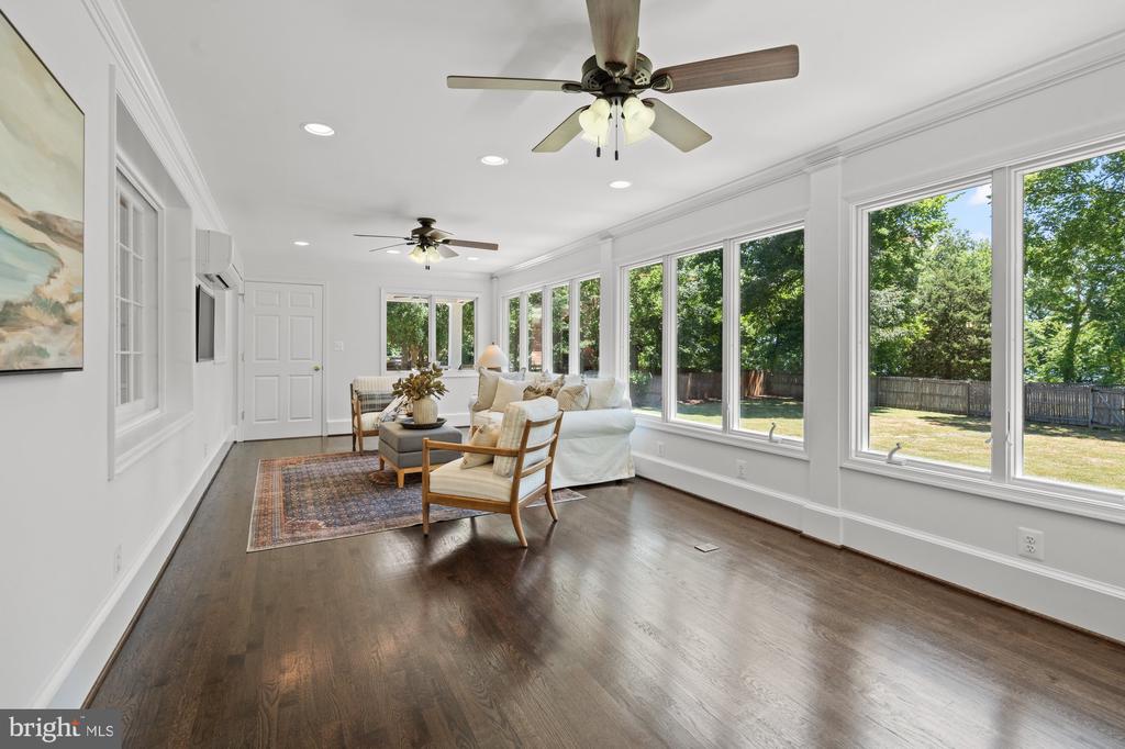 824 EMERALD DRIVE