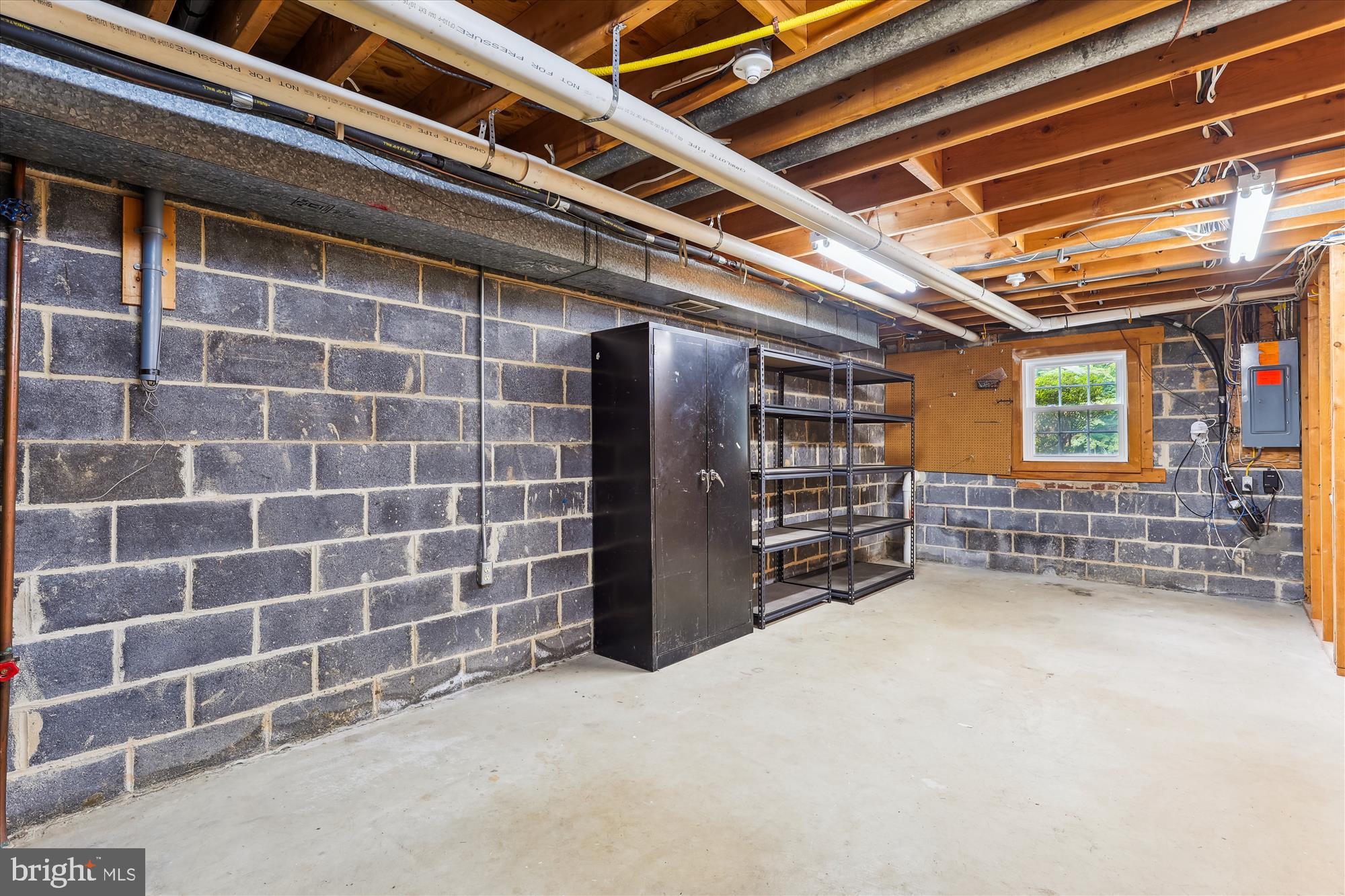 523 WOODLAND COURT NW