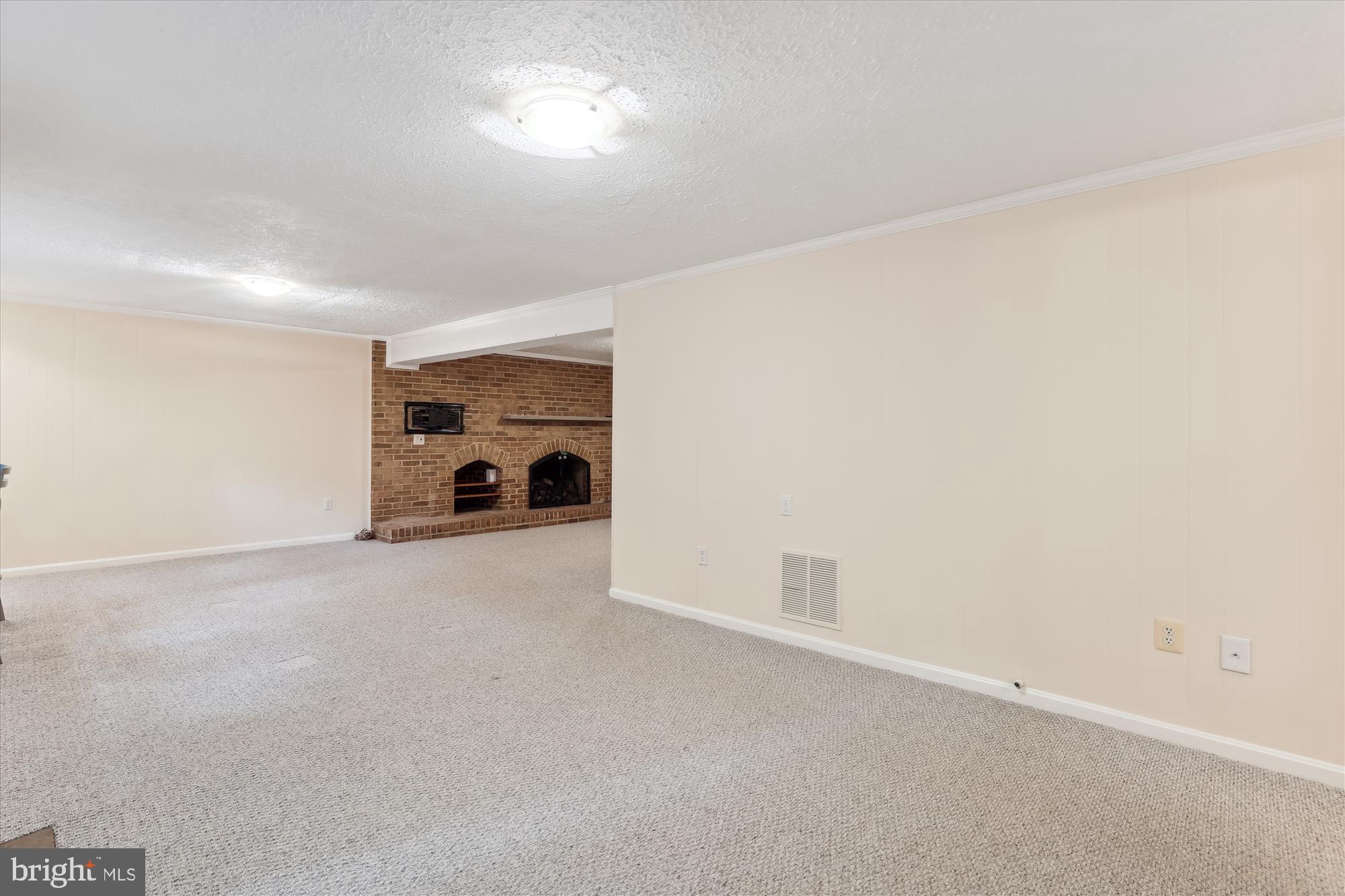 523 WOODLAND COURT NW