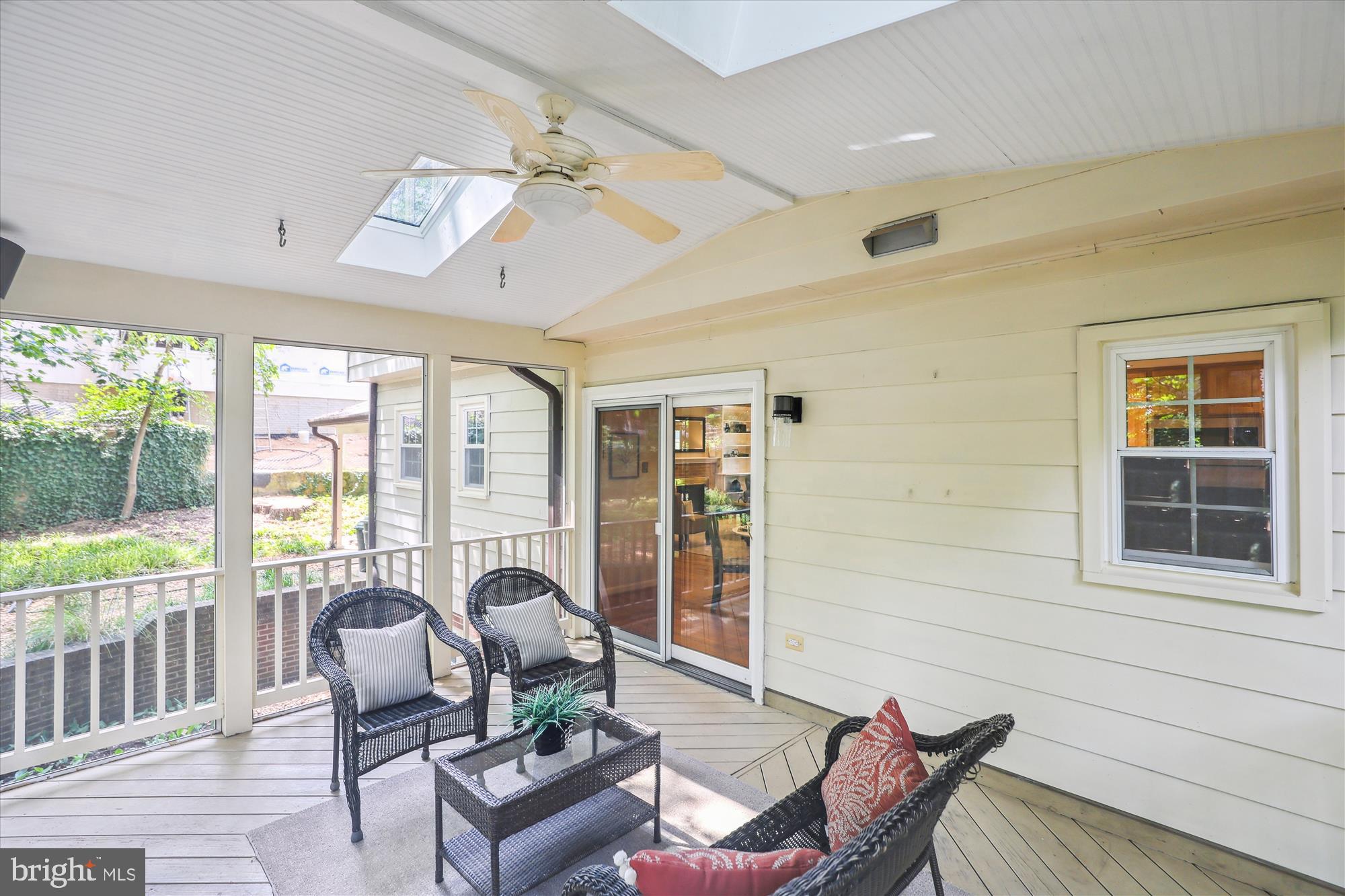 523 WOODLAND COURT NW