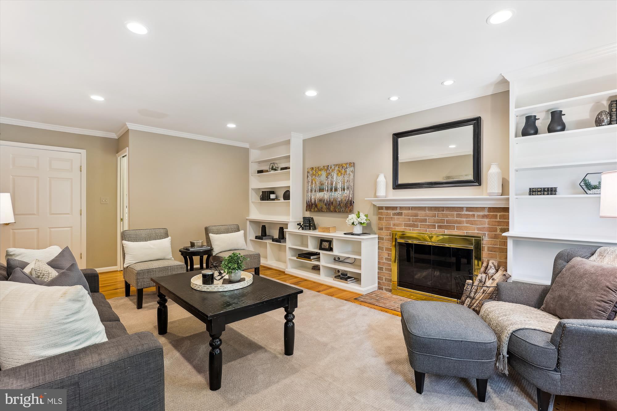 523 WOODLAND COURT NW