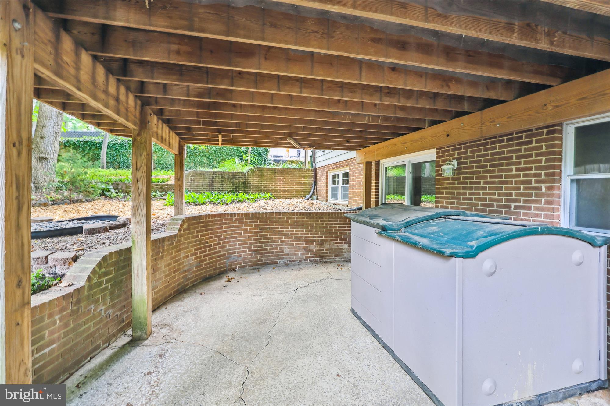 523 WOODLAND COURT NW