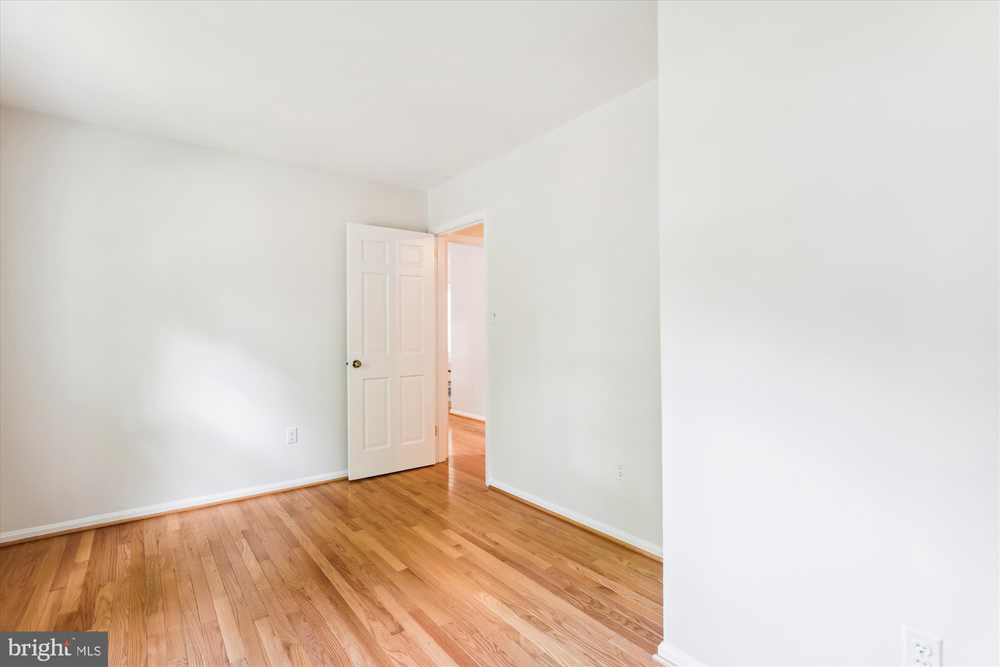 523 WOODLAND COURT NW