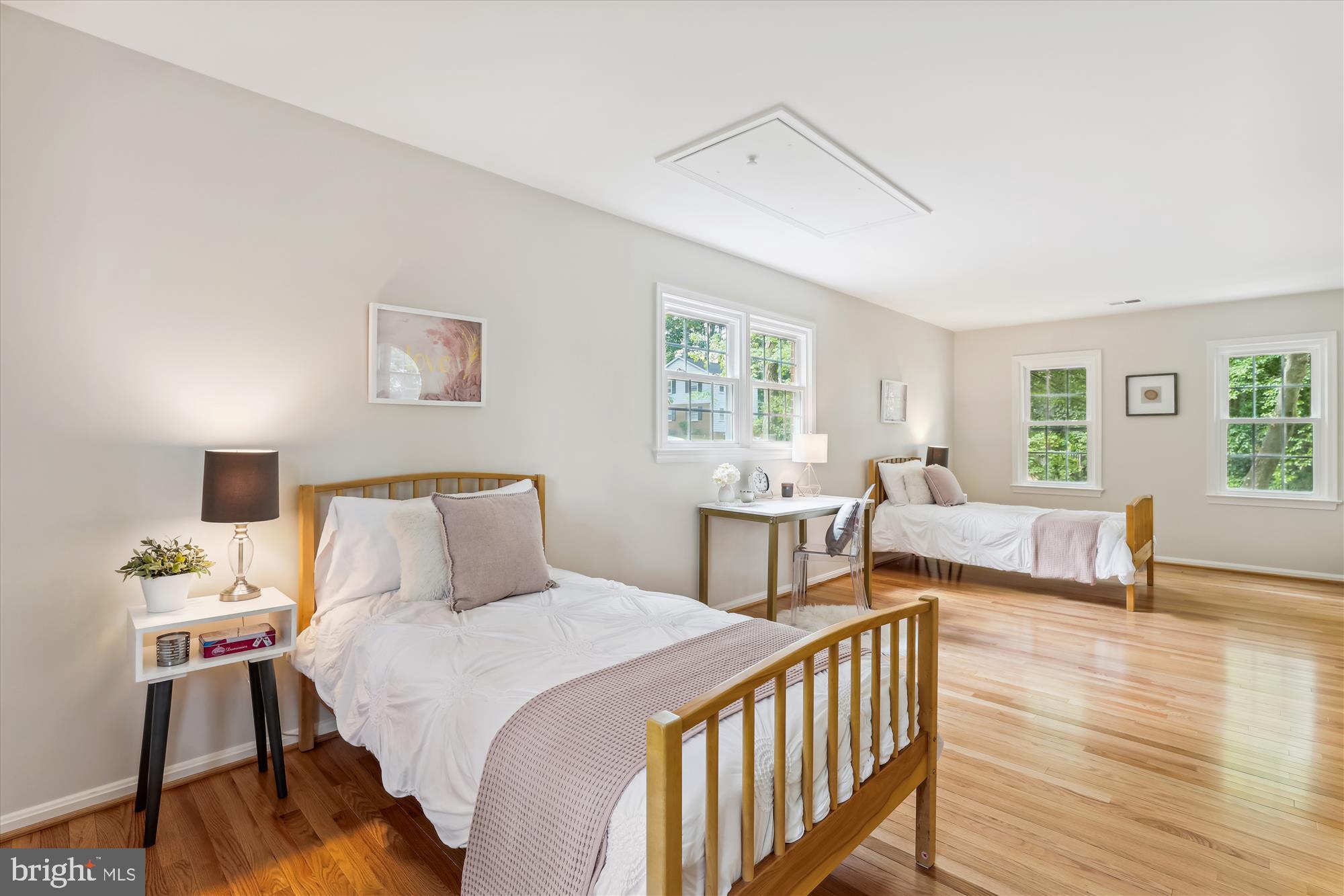 523 WOODLAND COURT NW