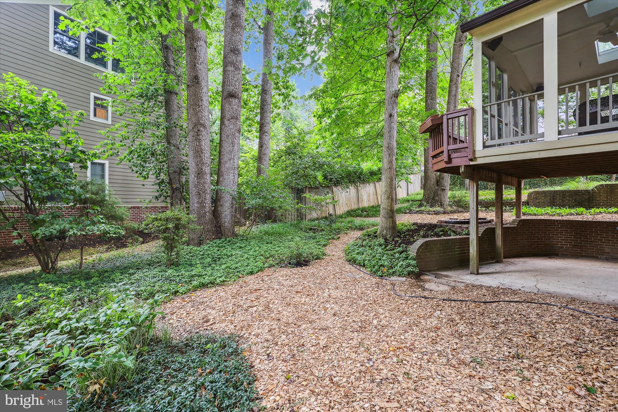 523 WOODLAND COURT NW