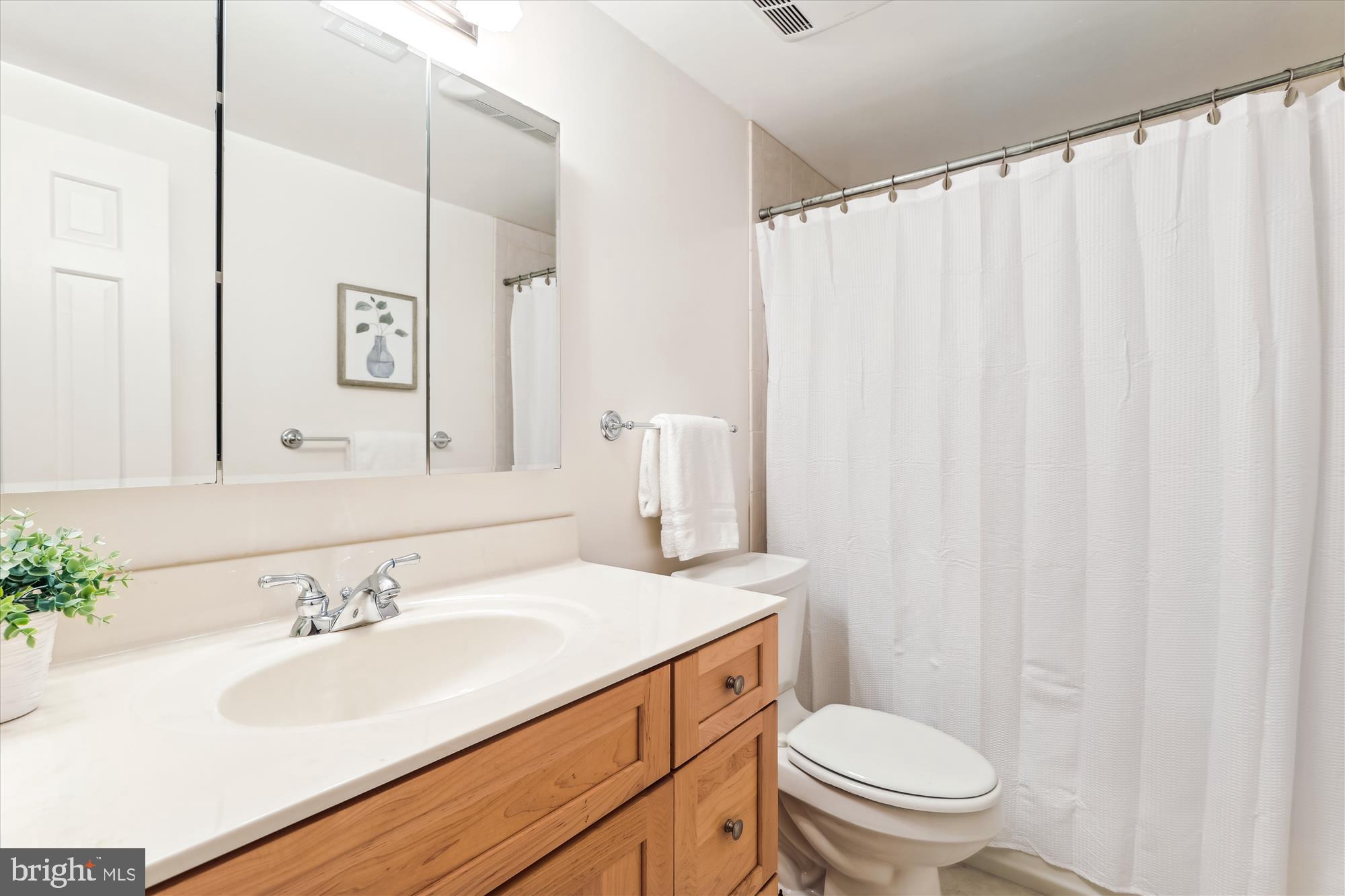 523 WOODLAND COURT NW