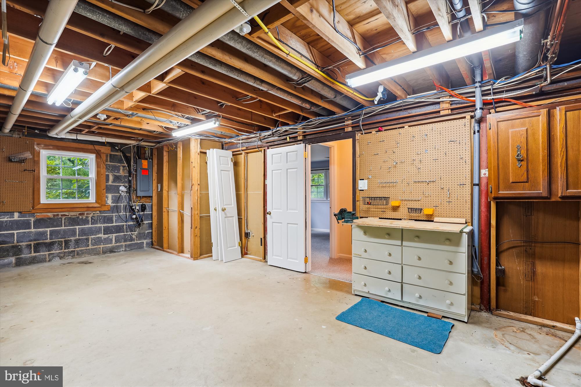 523 WOODLAND COURT NW