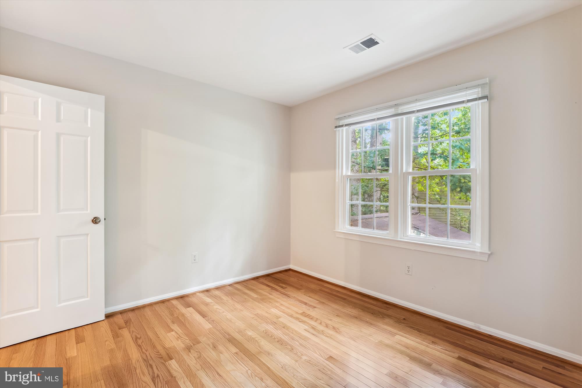 523 WOODLAND COURT NW