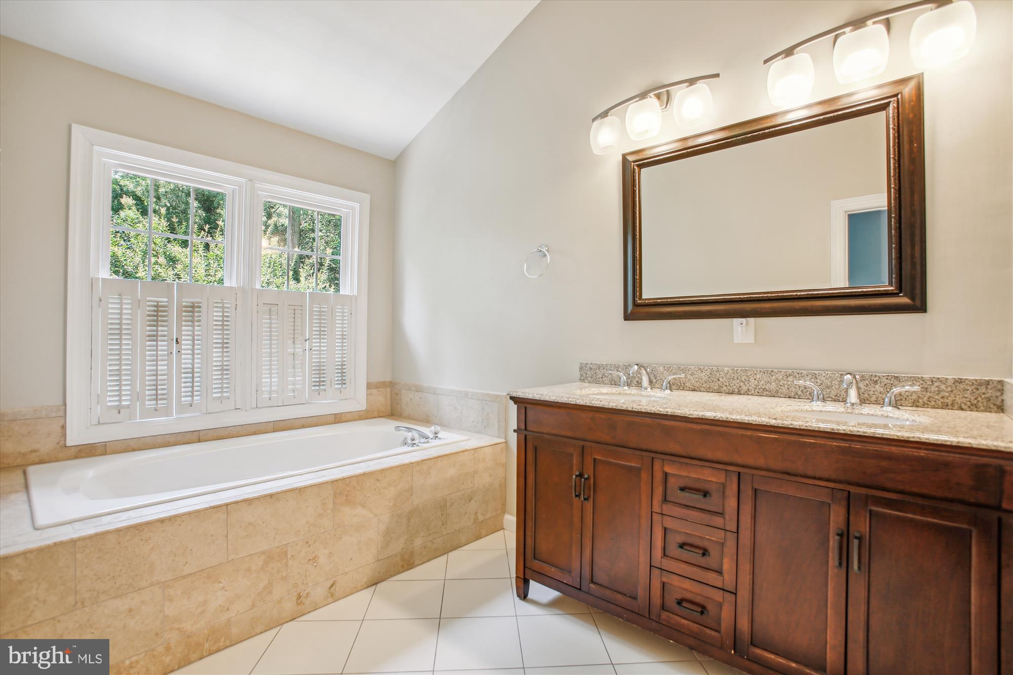123 ROLAND COURT SW