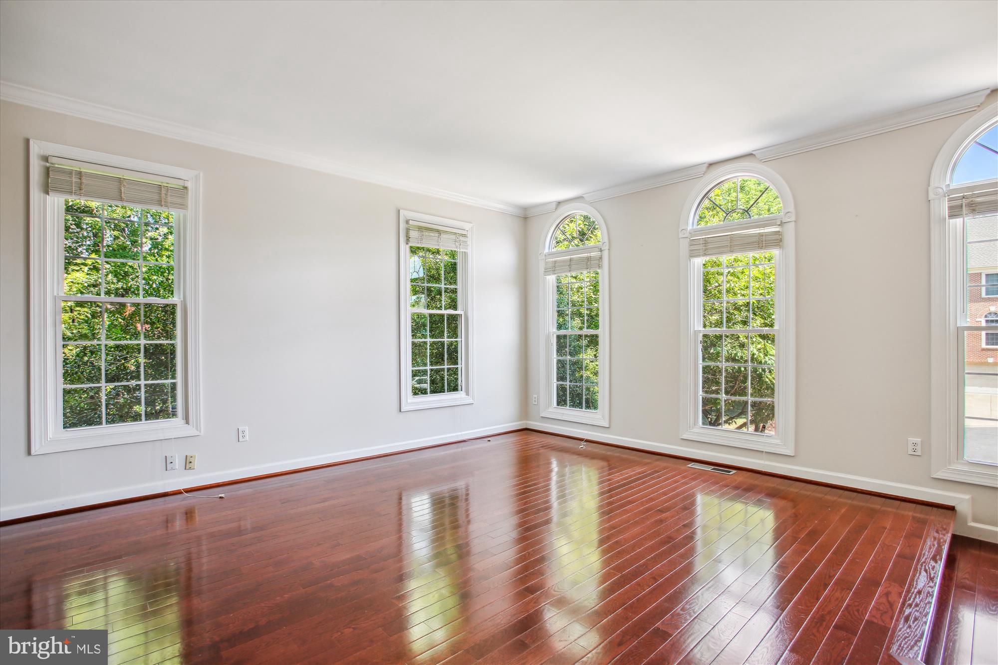 123 ROLAND COURT SW