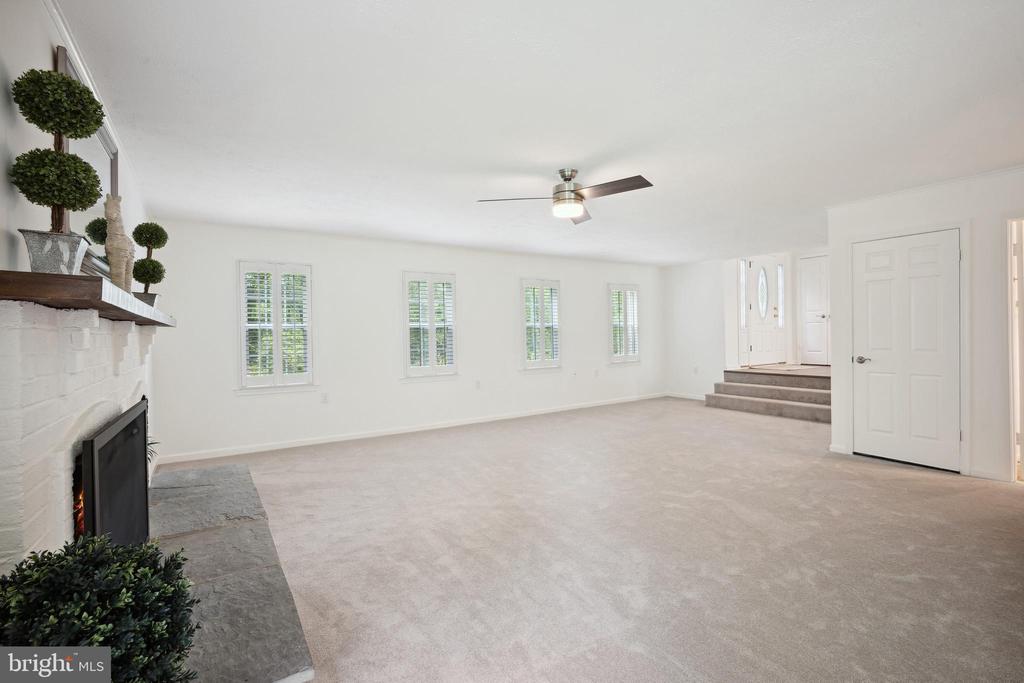 812 FOLLIN FARM LANE