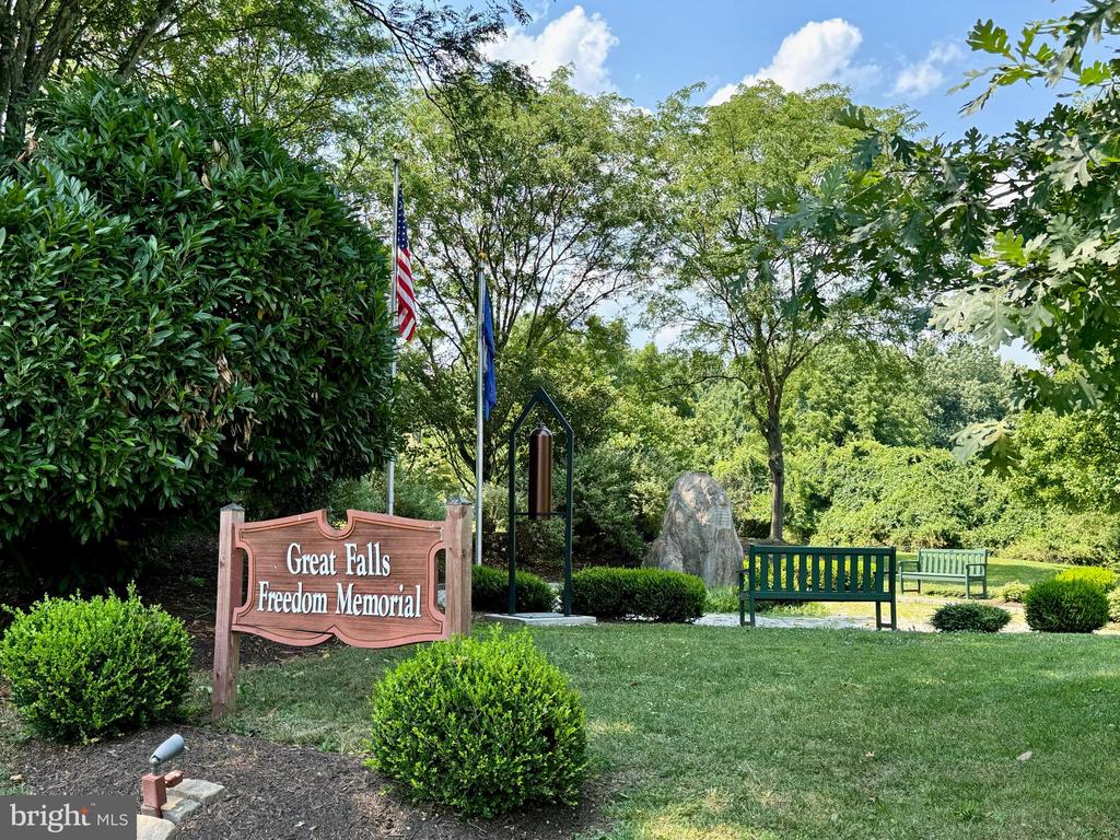 812 FOLLIN FARM LANE