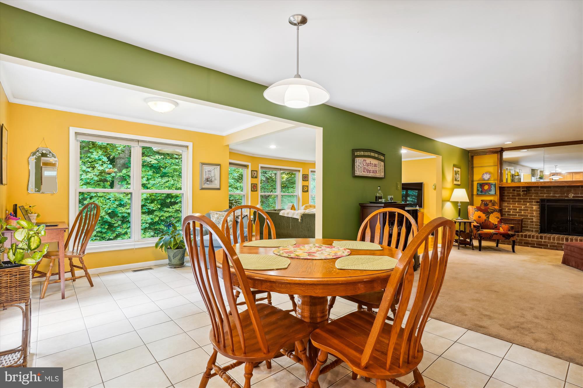 8833 WOODLAWN WAY