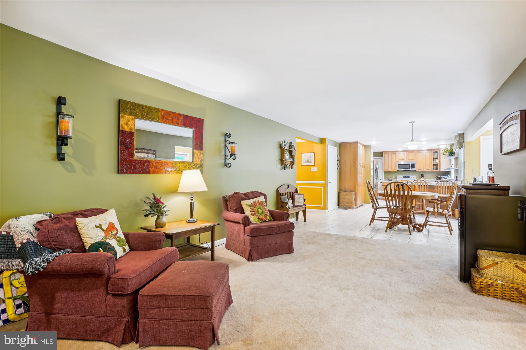 8833 WOODLAWN WAY
