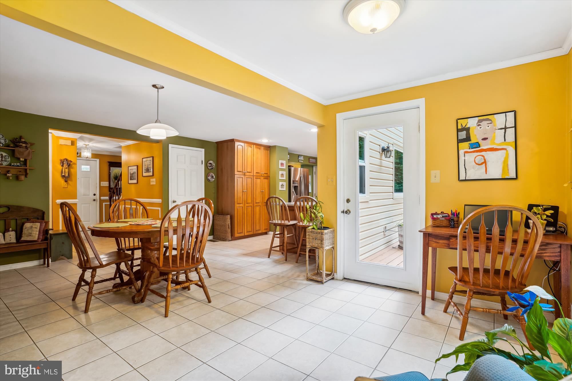 8833 WOODLAWN WAY