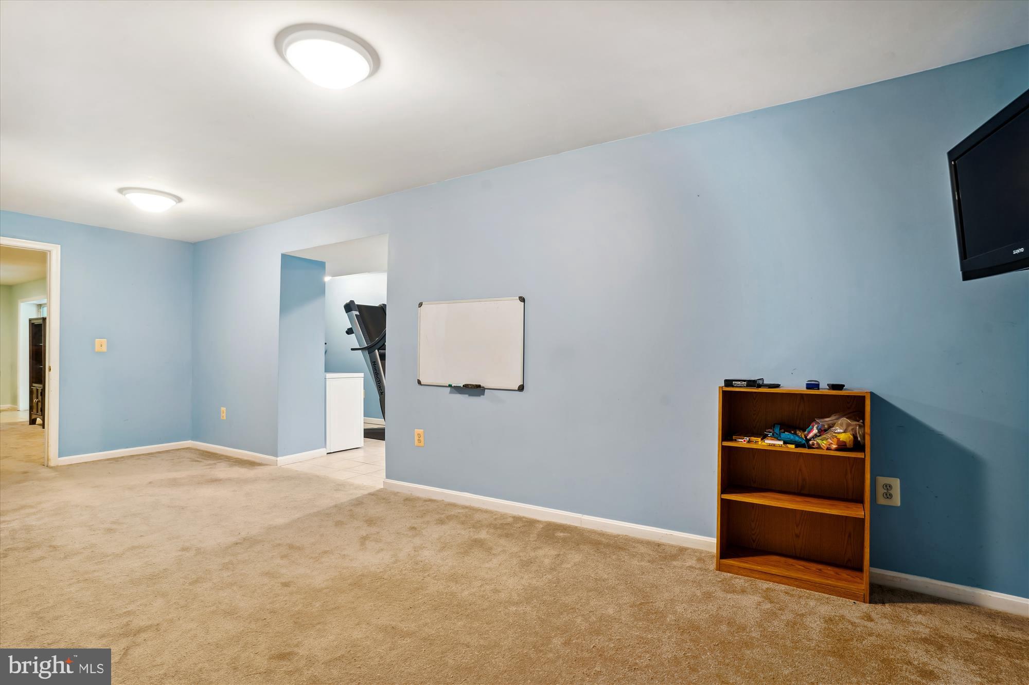8833 WOODLAWN WAY