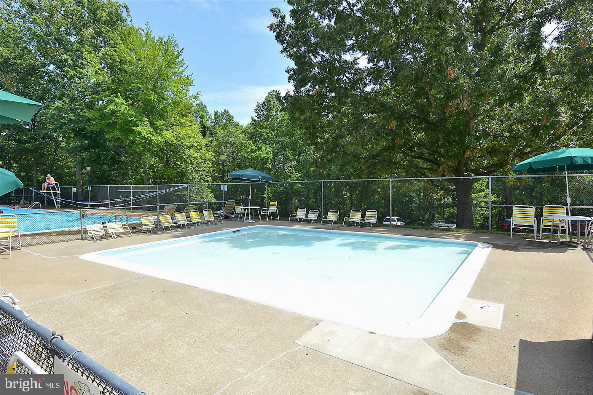 8833 WOODLAWN WAY