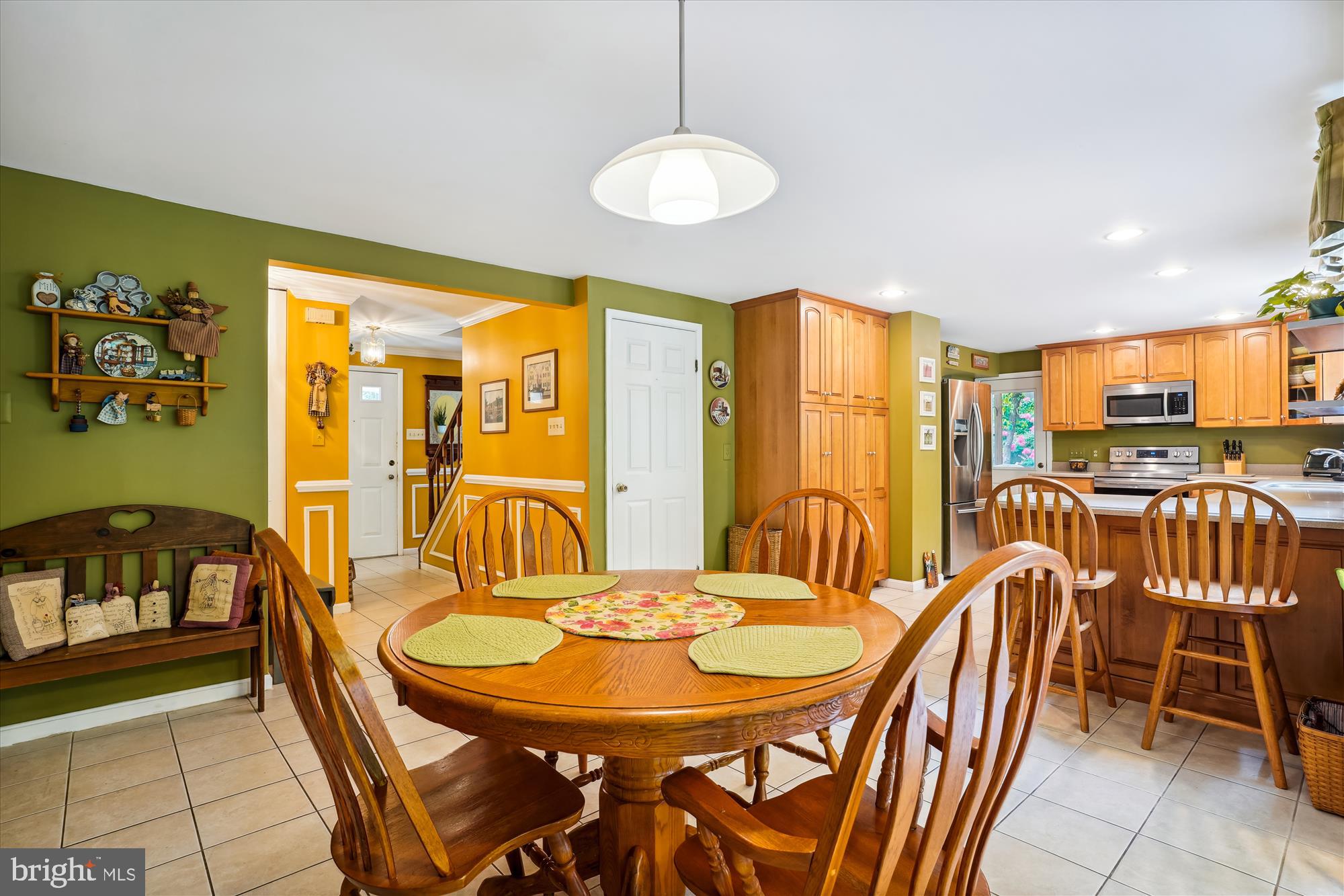 8833 WOODLAWN WAY