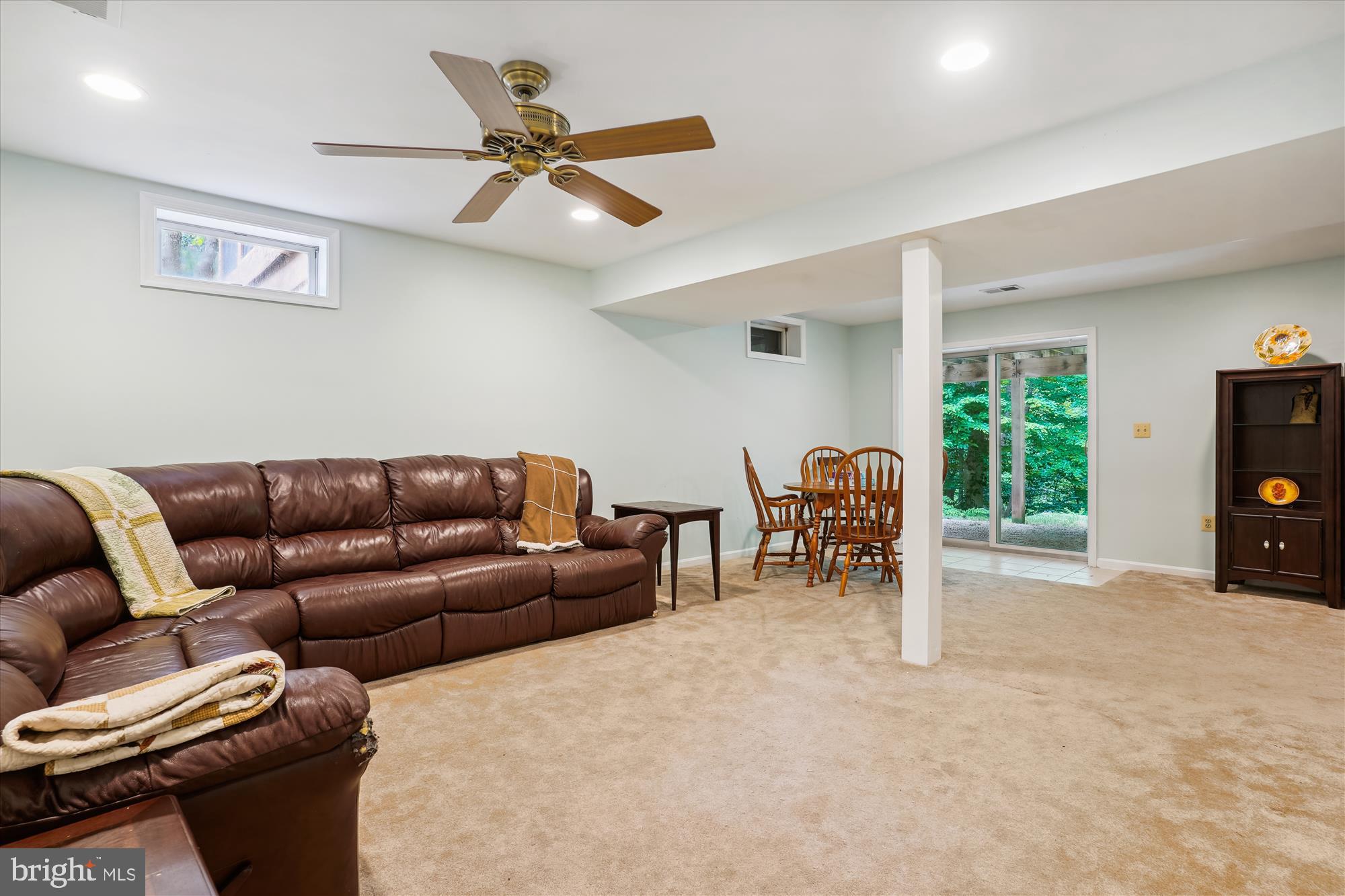 8833 WOODLAWN WAY