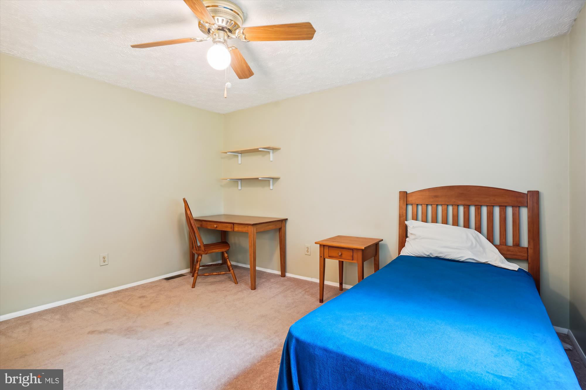 8833 WOODLAWN WAY