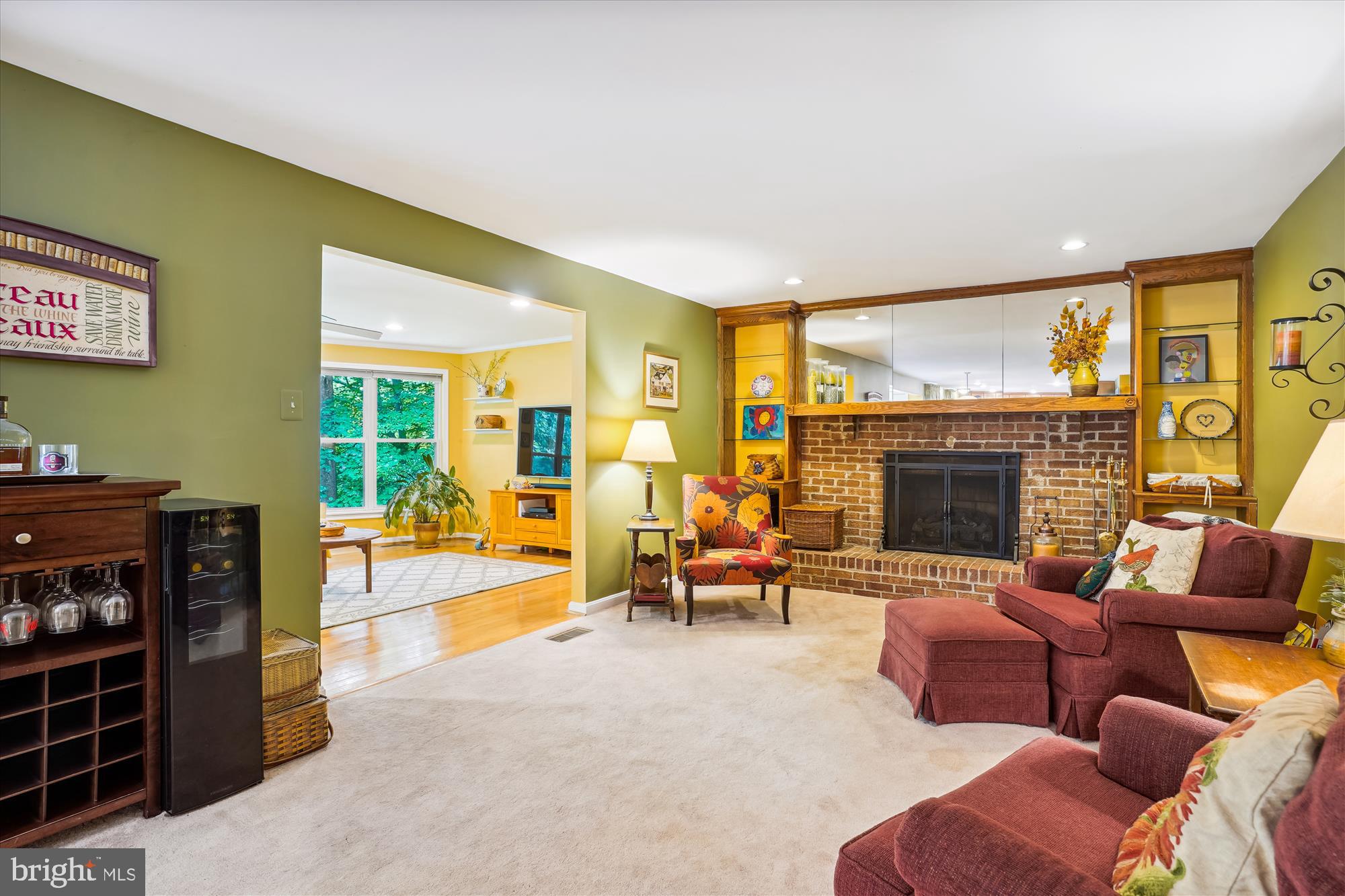 8833 WOODLAWN WAY