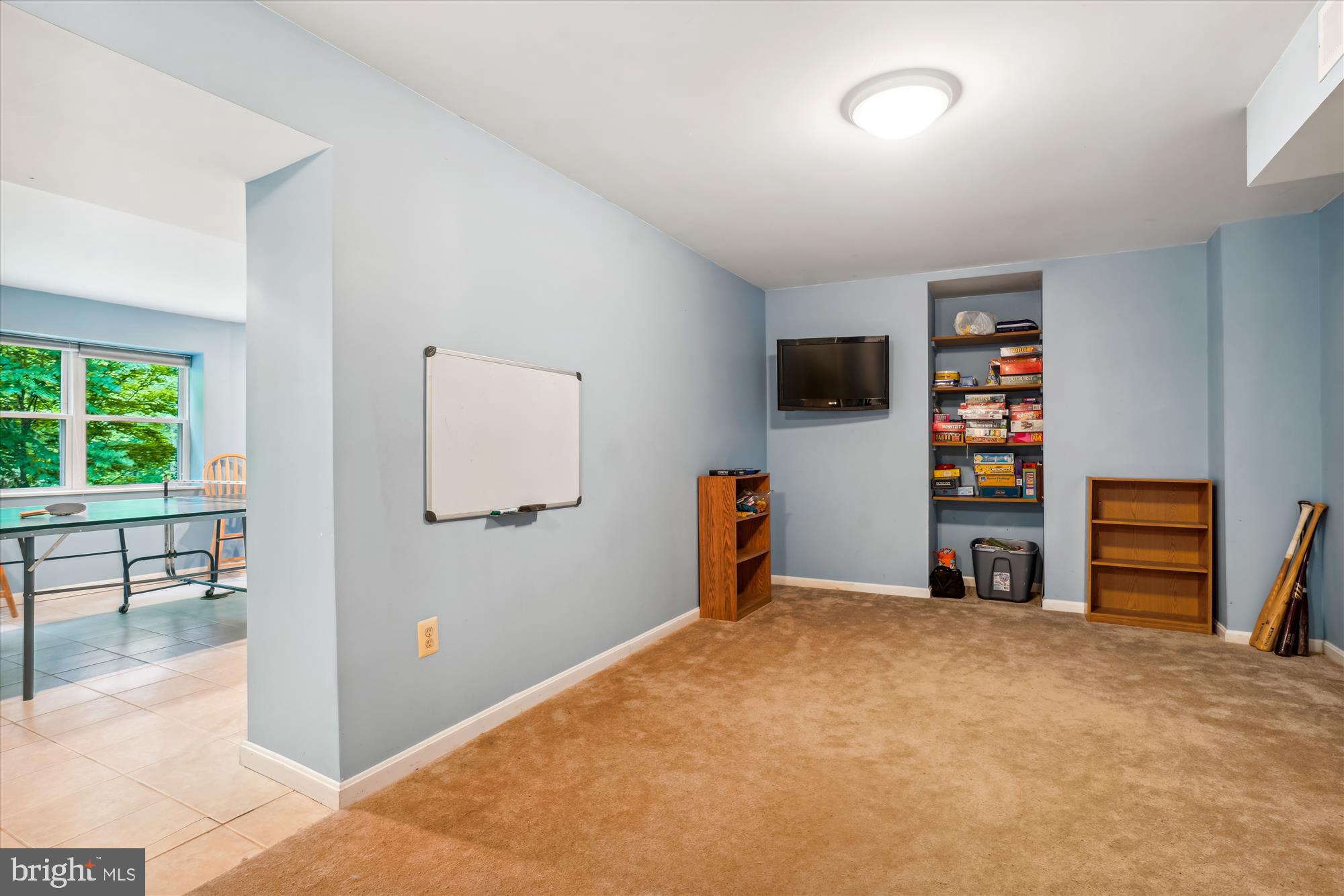 8833 WOODLAWN WAY
