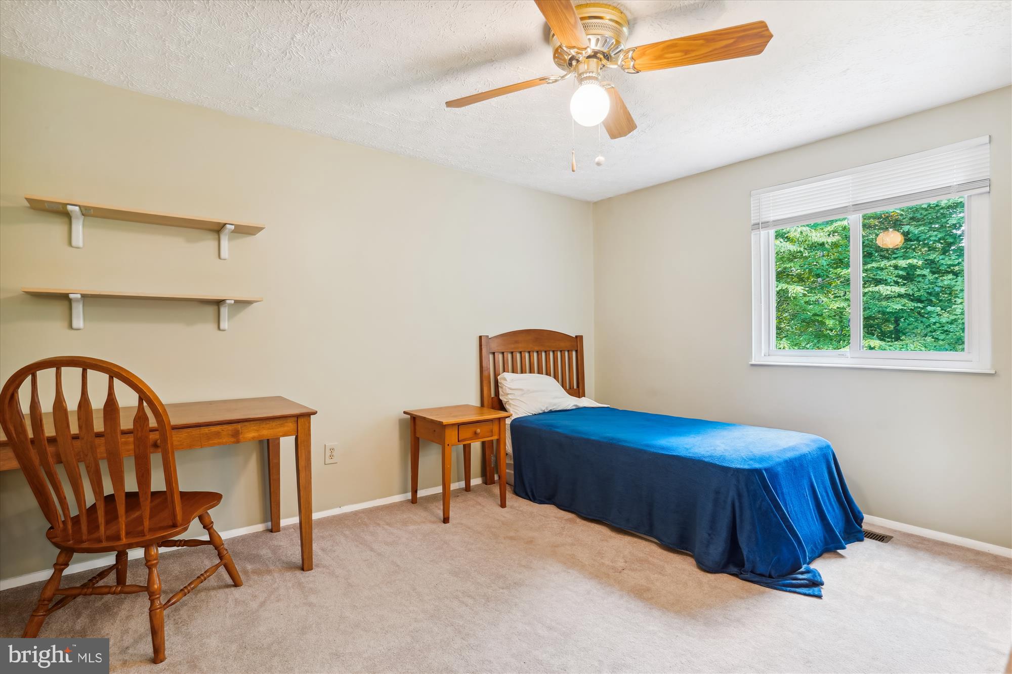 8833 WOODLAWN WAY