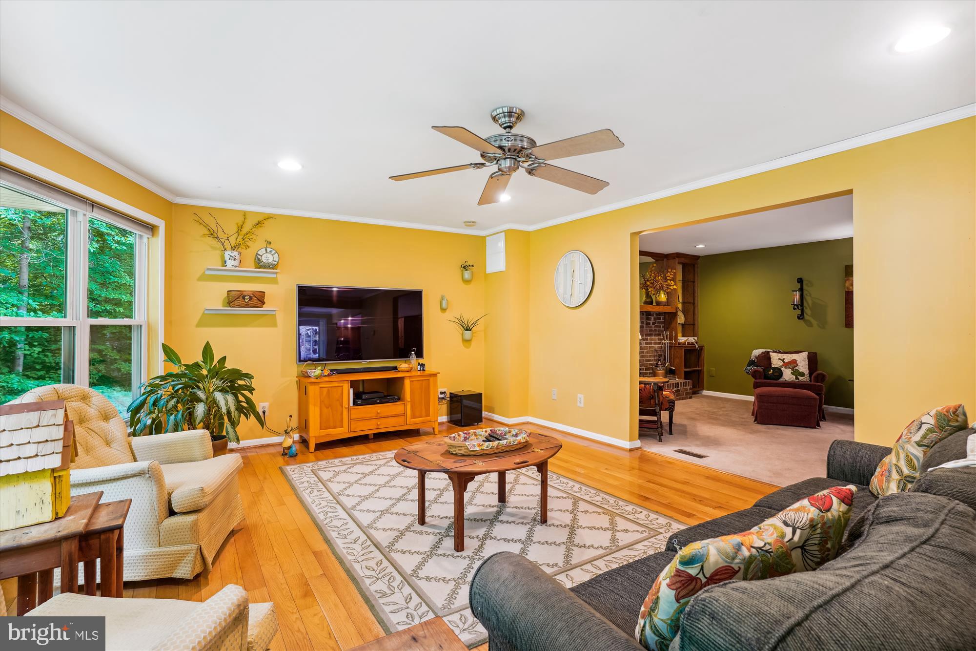 8833 WOODLAWN WAY