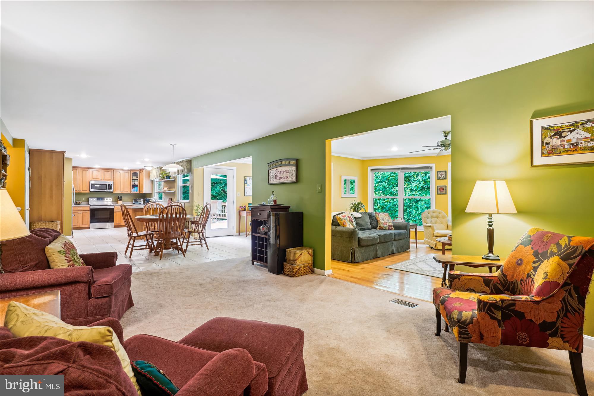 8833 WOODLAWN WAY