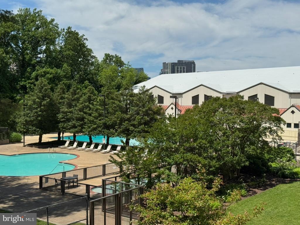 1800 OLD MEADOW 410