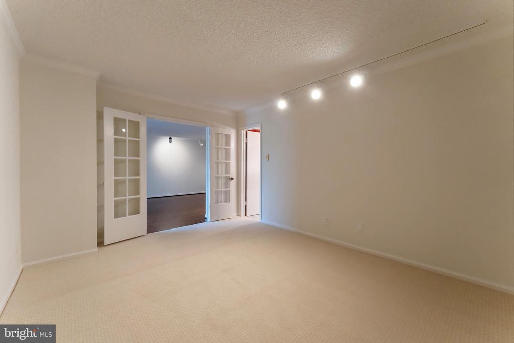 1800 OLD MEADOW 410