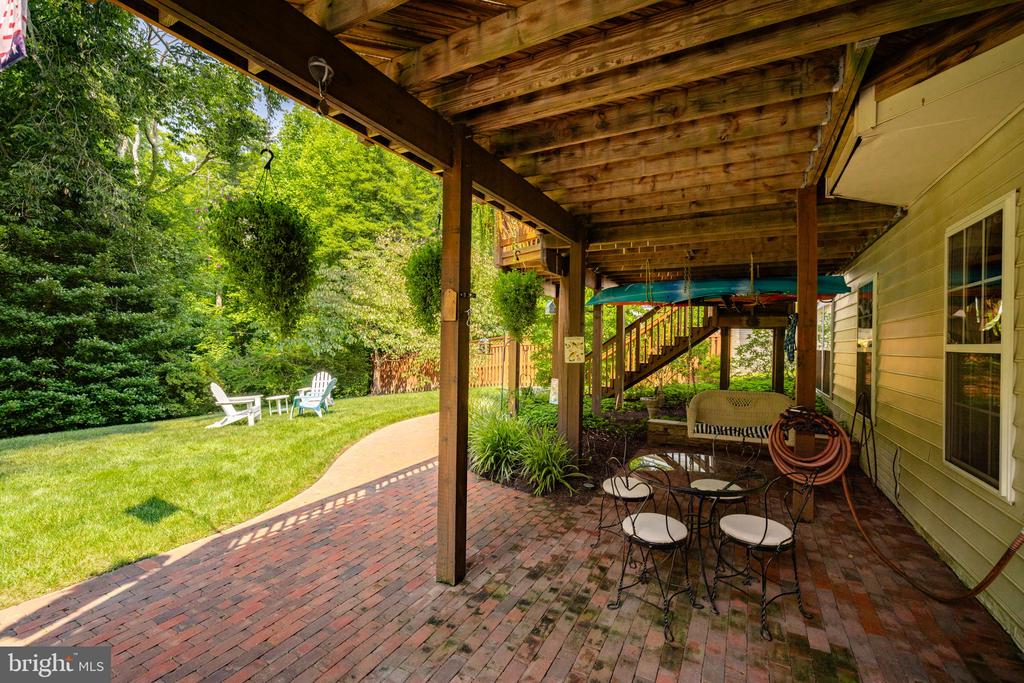 7109 AYERS MEADOW LANE