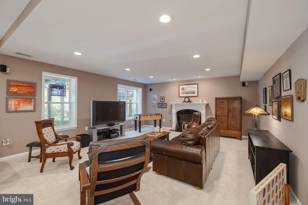 7109 AYERS MEADOW LANE