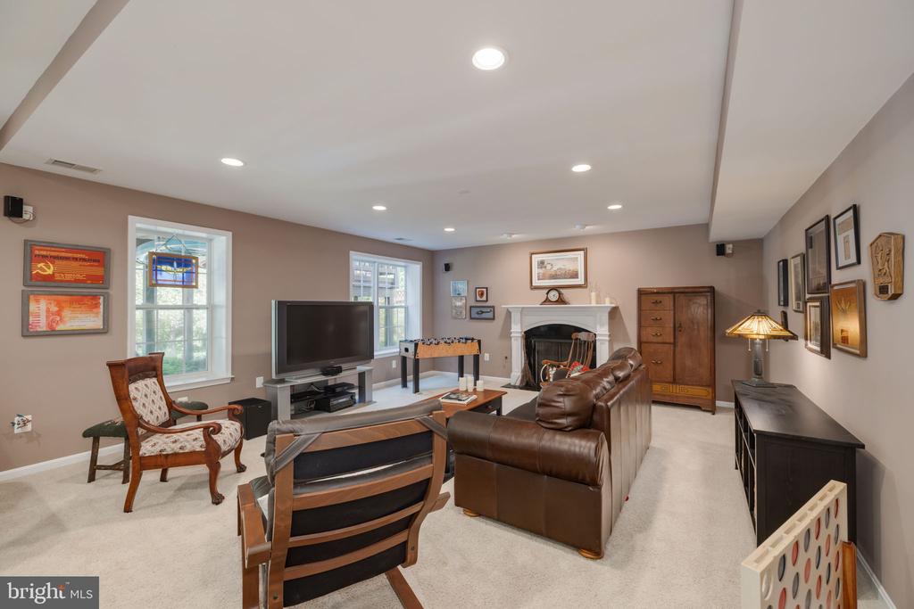 7109 AYERS MEADOW LANE