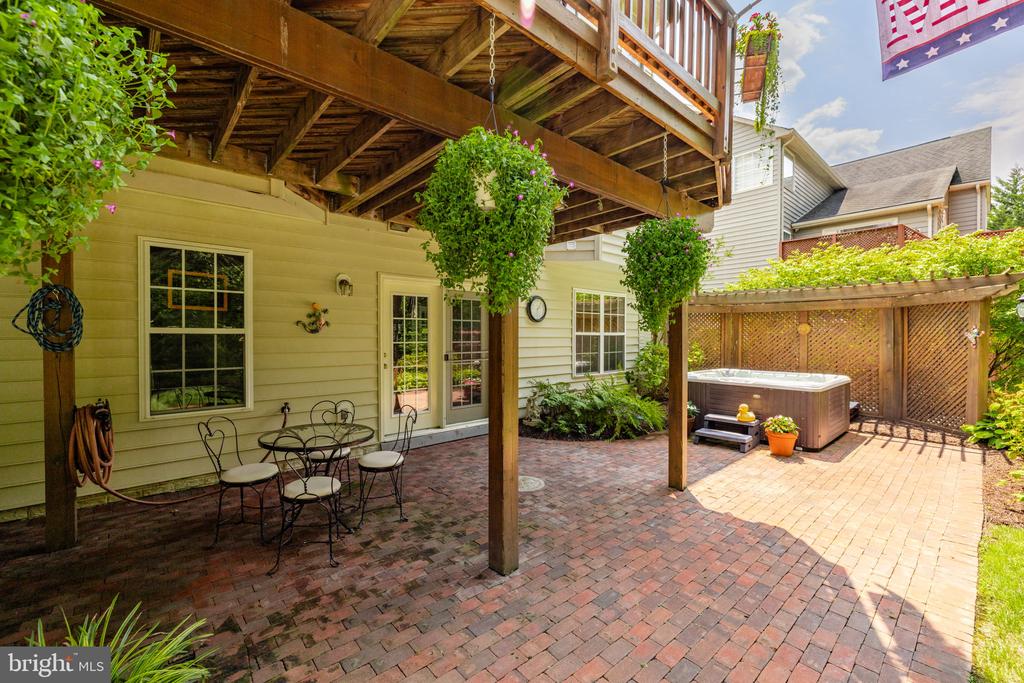 7109 AYERS MEADOW LANE