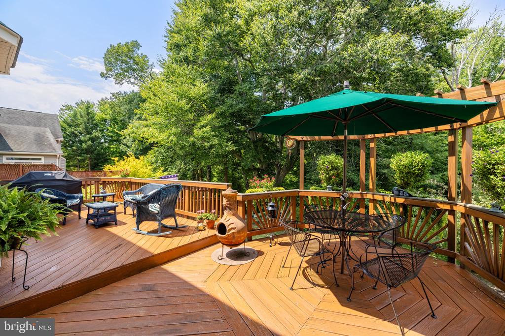 7109 AYERS MEADOW LANE
