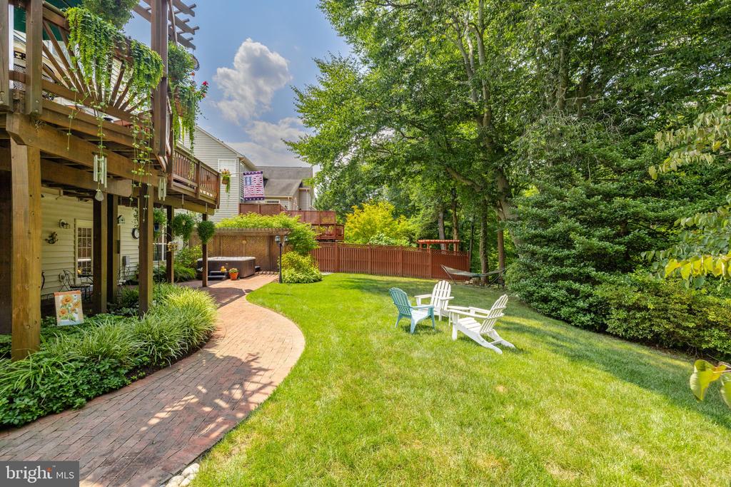 7109 AYERS MEADOW LANE