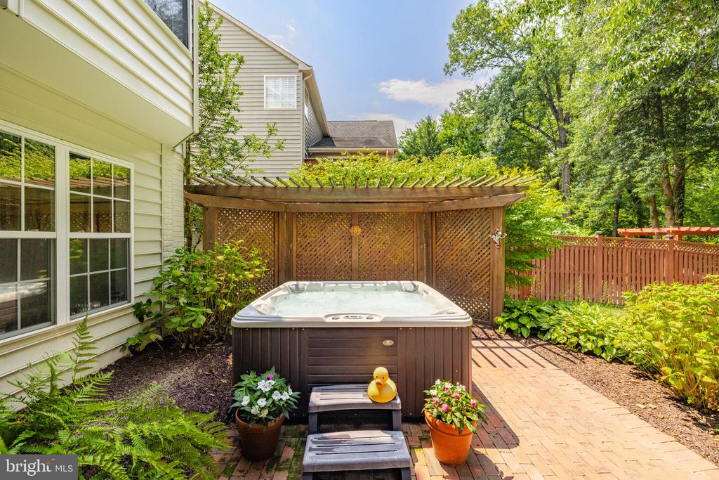 7109 AYERS MEADOW LANE