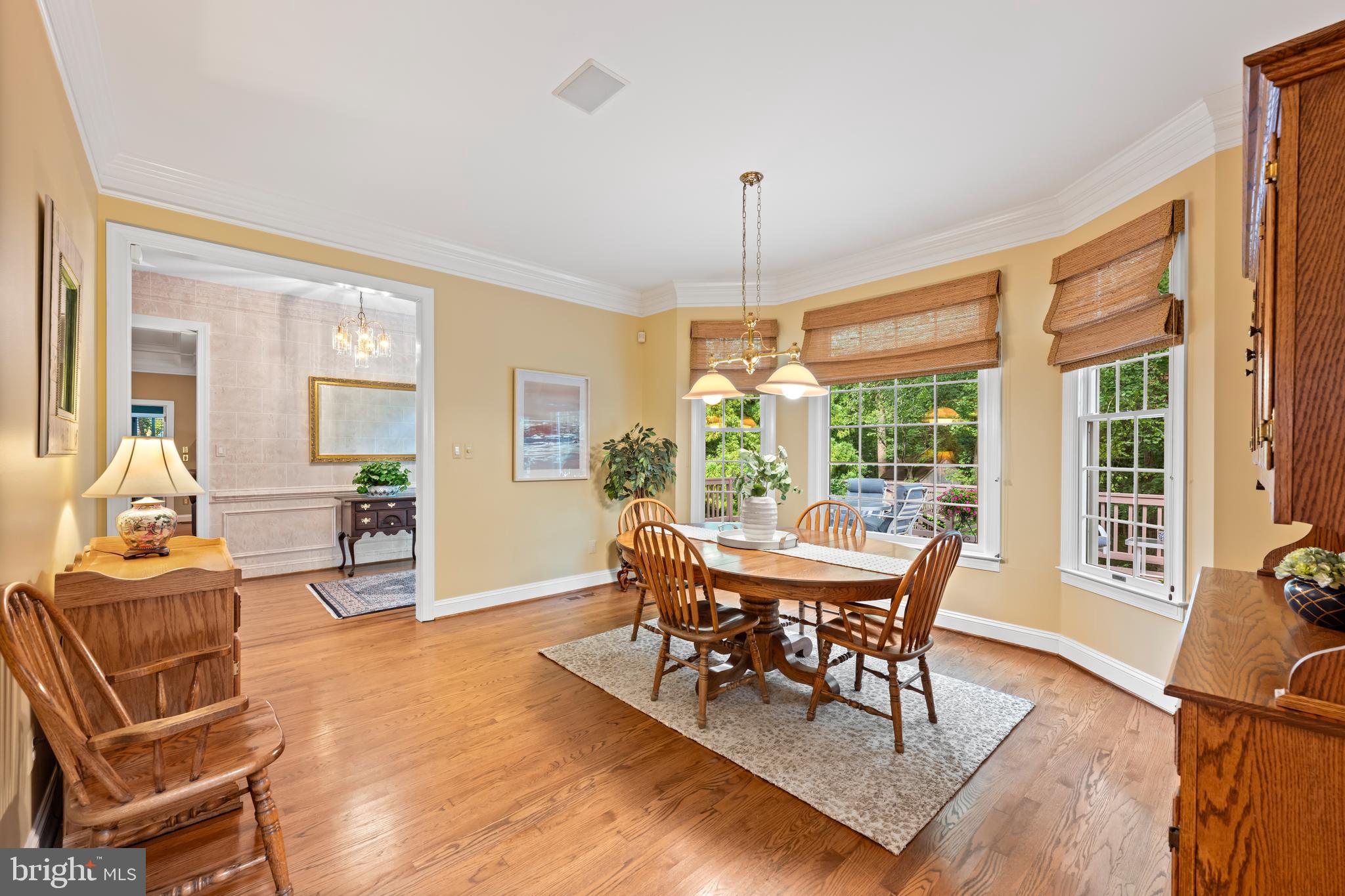 2089 HUNTERS CREST WAY