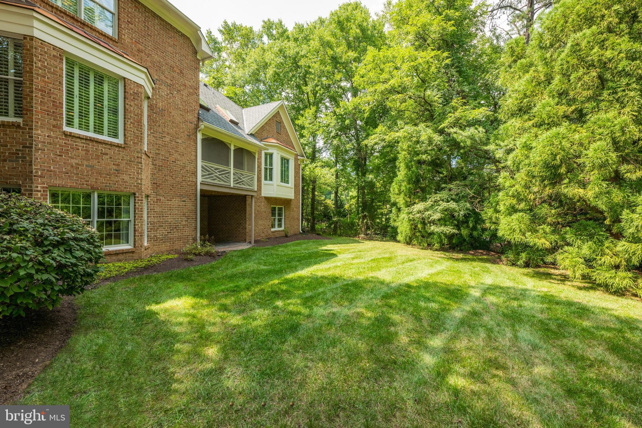 2089 HUNTERS CREST WAY