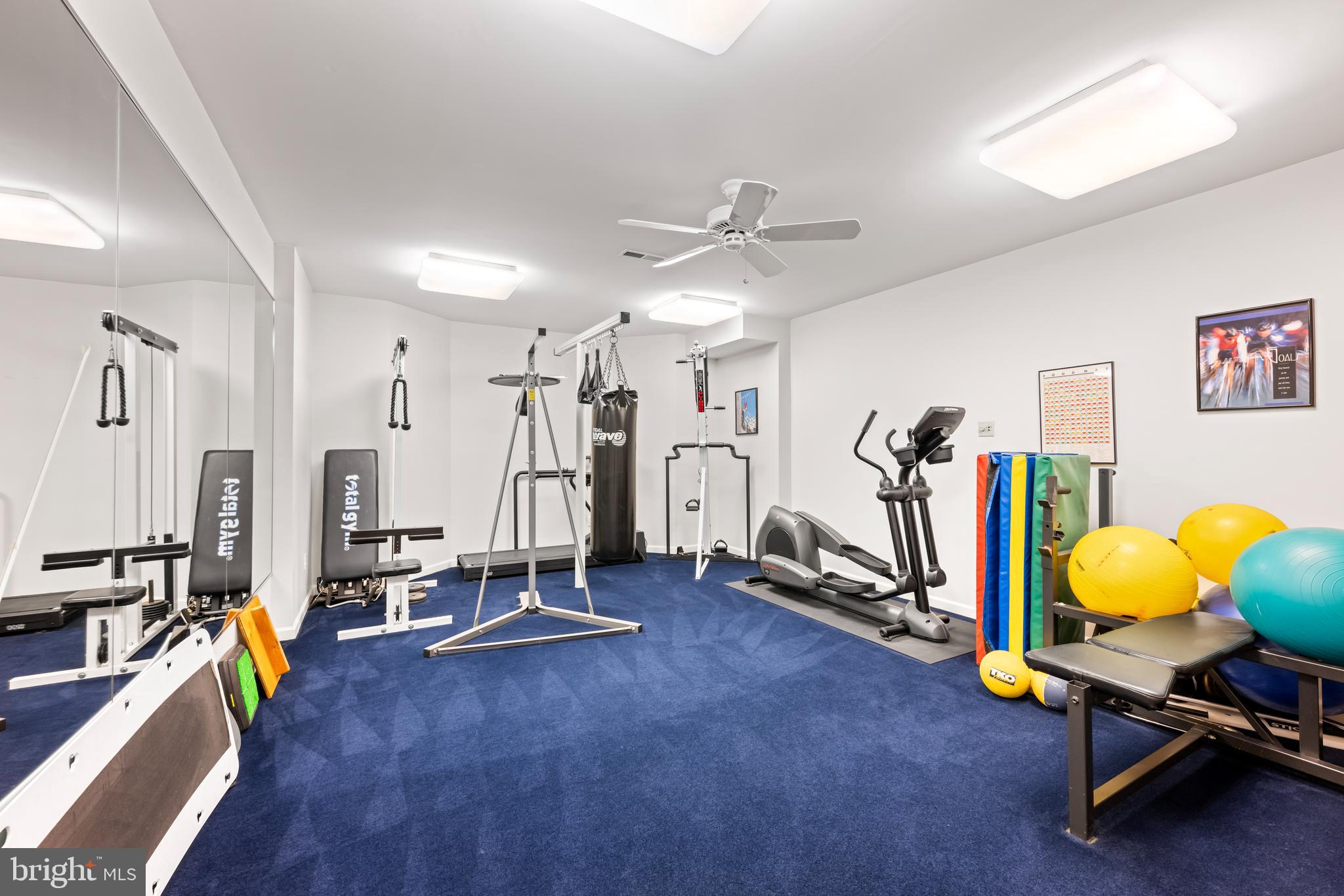 2089 HUNTERS CREST WAY