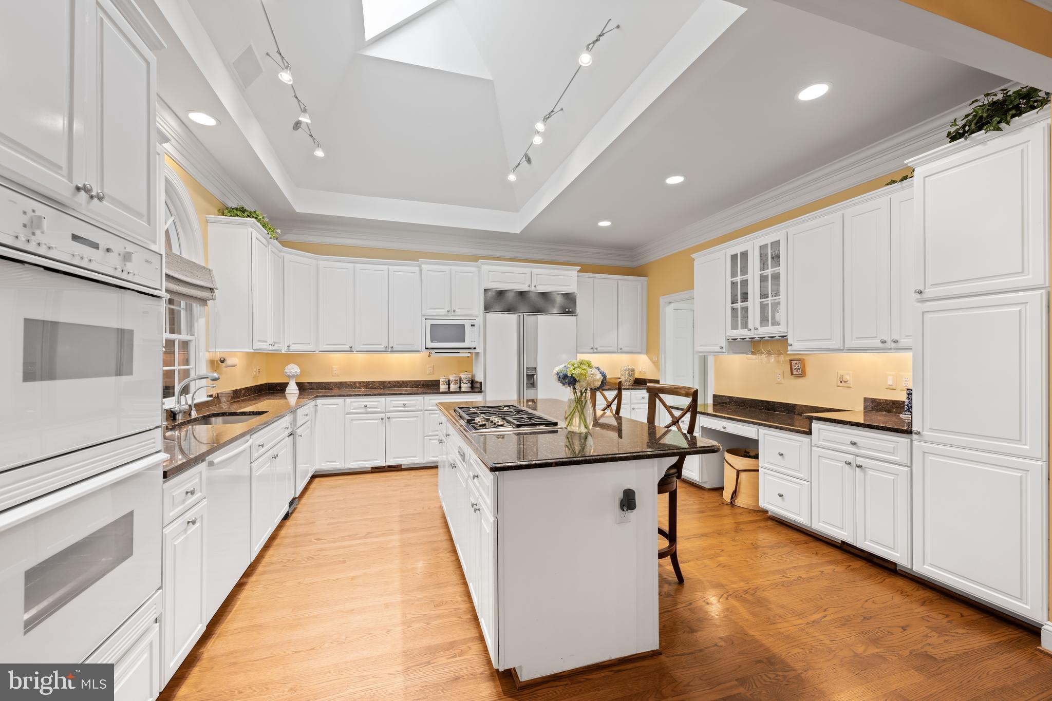 2089 HUNTERS CREST WAY