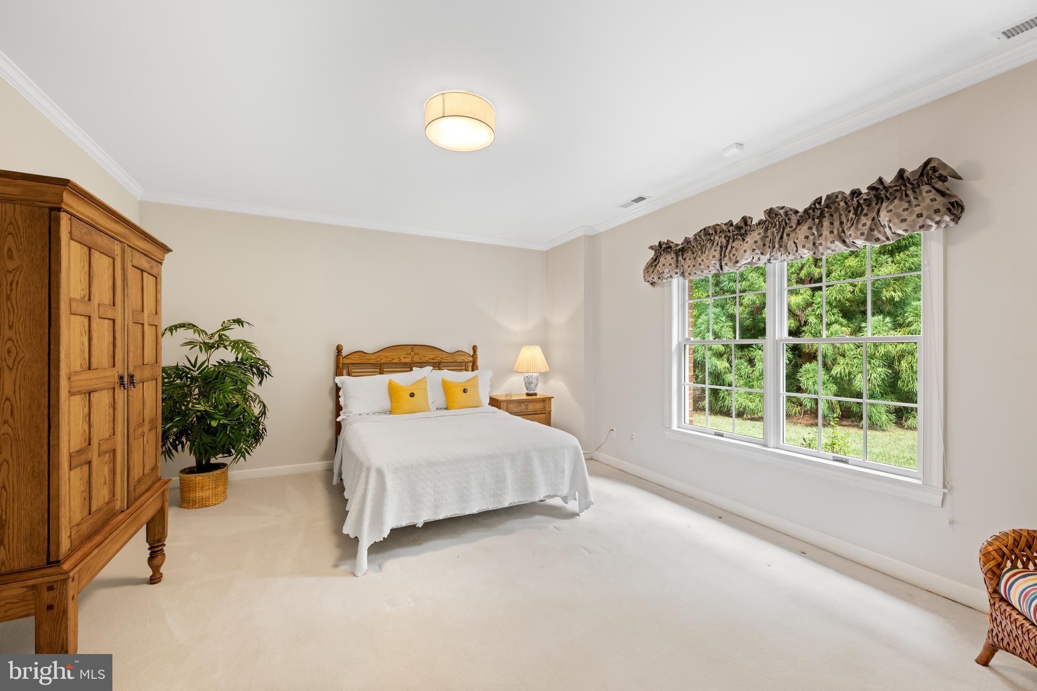 2089 HUNTERS CREST WAY