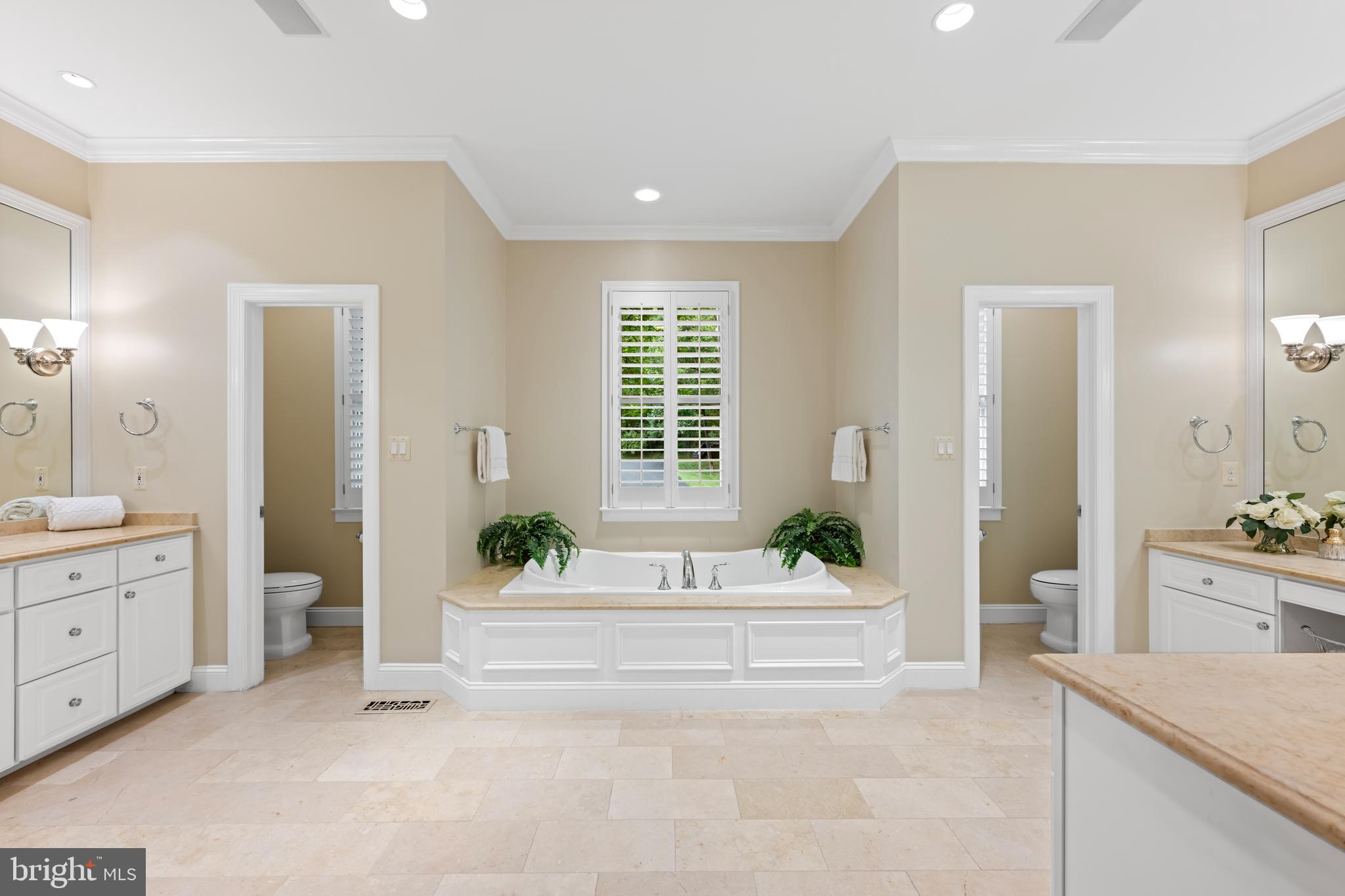 2089 HUNTERS CREST WAY